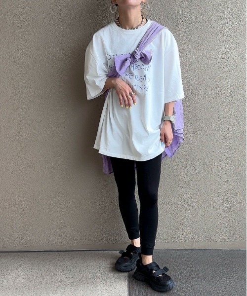 feepur by saya（フェピュールバイサヤ）の「HandwritingカラーロゴTee（Tシャツ/カットソー・レディース・ブラック/チャコールグレー/ブルー/レッド・MEDIUM）」の9枚目の写真