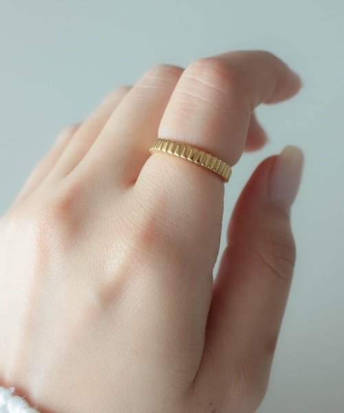 ebine（エビネ）の「金属アレルギー/grosgrain ring/サージカルステンレス（リング・レディース・ゴールド・9号/11号/13号/16号）」の3枚目の写真