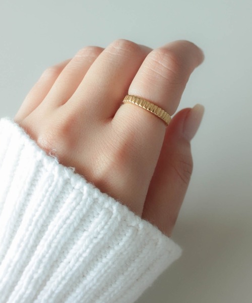ebine（エビネ）の「金属アレルギー/grosgrain ring/サージカルステンレス（リング・レディース・ゴールド・9号/11号/13号/16号）」の5枚目の写真