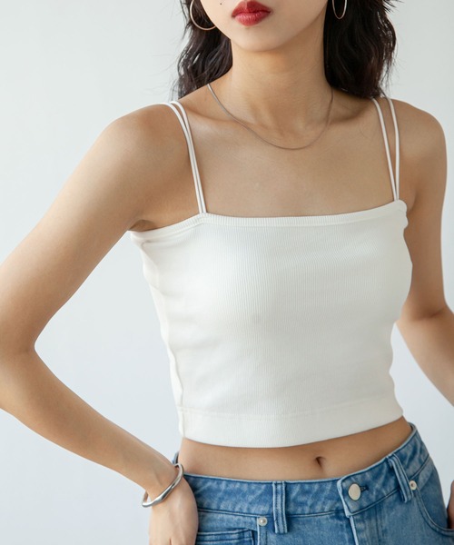 Chillfar（チルファー）の「カップ付き スクエアクロップ丈ダブルストラップドキャミソール（キャミソール・レディース・ブラック/ホワイト/オートミール/グレー/ブラウン/グレイッシュベージュ・FREE）」の2枚目の写真