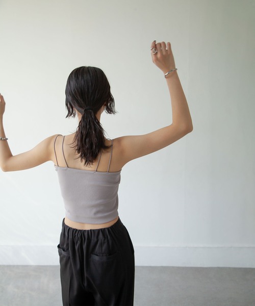 Chillfar（チルファー）の「カップ付き スクエアクロップ丈ダブルストラップドキャミソール（キャミソール・レディース・ブラック/ホワイト/オートミール/グレー/ブラウン/グレイッシュベージュ・FREE）」の10枚目の写真