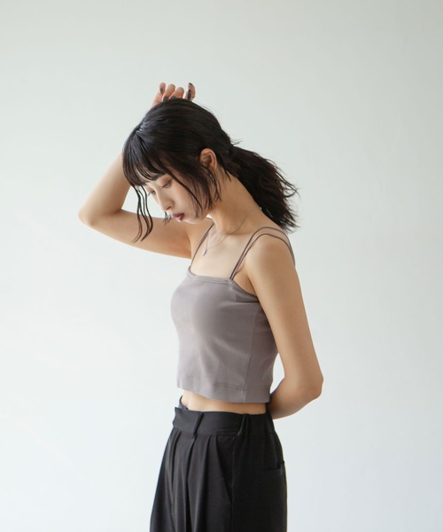 Chillfar（チルファー）の「カップ付き スクエアクロップ丈ダブルストラップドキャミソール（キャミソール・レディース・ブラック/ホワイト/オートミール/グレー/ブラウン/グレイッシュベージュ・FREE）」の12枚目の写真