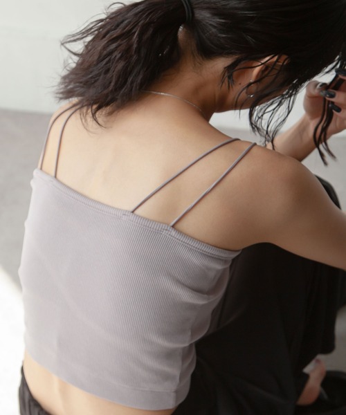 Chillfar（チルファー）の「カップ付き スクエアクロップ丈ダブルストラップドキャミソール（キャミソール・レディース・ブラック/ホワイト/オートミール/グレー/ブラウン/グレイッシュベージュ・FREE）」の17枚目の写真