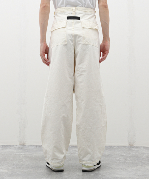 JOURNAL STANDARD（ジャーナルスタンダード）の「BOILER ROOM / ボイラールーム GARMENT DYE BLOCK CARGO PANT SS24PT03BNE（カーゴパンツ・メンズ・ホワイト・MEDIUM/LARGE）」の5枚目の写真