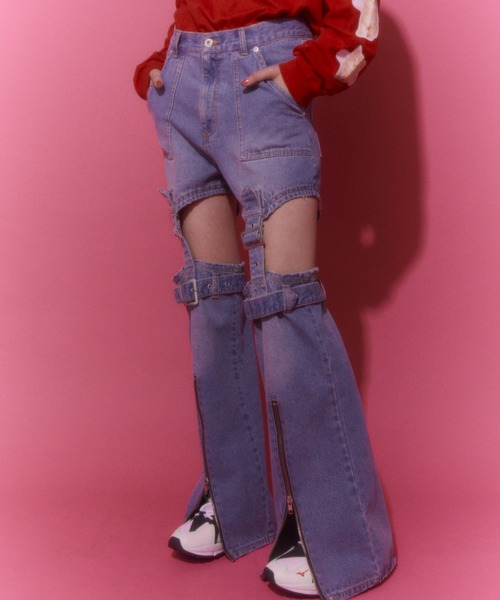 Candy Stripper（キャンディストリッパー）の「CHEEKY BELTED DENIM パンツ（デニムパンツ・レディース・ブラック/ライトインディゴブルー・2）」の12枚目の写真