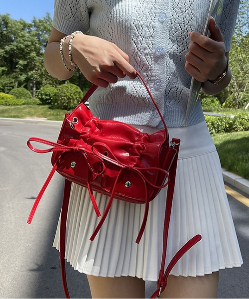 LA VORAGINE（ラ ヴォラジネ）の「紐リボン ショルダーバッグ