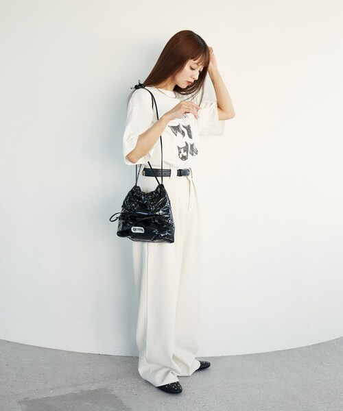 OUTDOOR PRODUCTS(アウトドアプロダクツ)の「OUTDOOR PRODUCTS/アウトドアプロダクツ エナメル リボン ドローイング ミニバッグ 限定展開(ショルダーバッグ・レディース・ブラック/レッド/シルバー/グレー・ONE SIZE)」の11枚目の写真