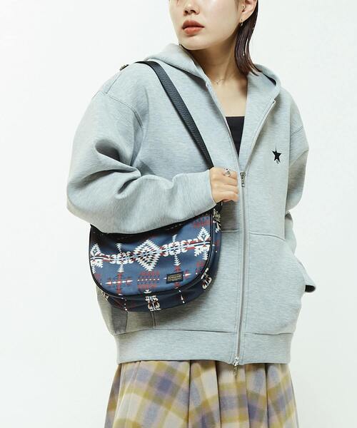 PENDLETON（ペンドルトン）の「【PENDLETON】PADDED MOON SHOULDER BAG（ショルダーバッグ・レディース・チャコールグレー/グレー・FREE）」の10枚目の写真