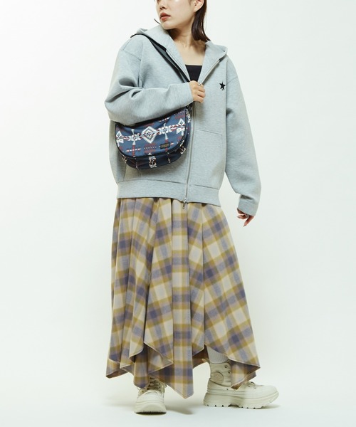 PENDLETON（ペンドルトン）の「【PENDLETON】PADDED MOON SHOULDER BAG（ショルダーバッグ・レディース・チャコールグレー/グレー・FREE）」の5枚目の写真