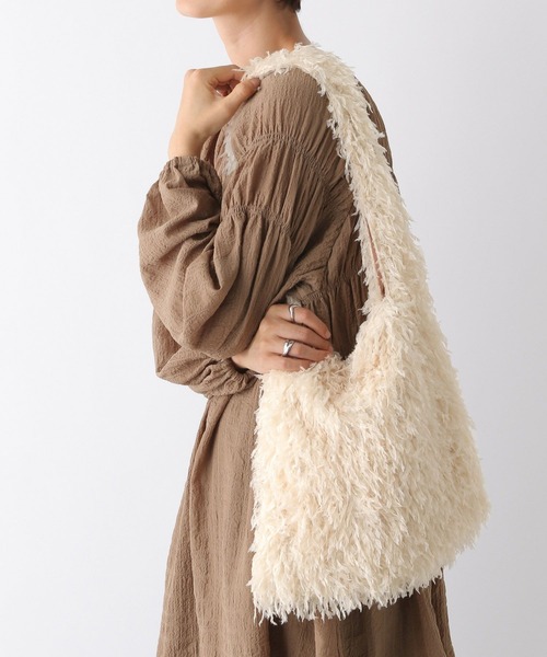 LEPSIM(レプシィム)の「フェイクフェザーフリンジショルダー 132585(ショルダーバッグ・レディース・ブラック/アイボリー/ブラウン・ONE SIZE)」の15枚目の写真