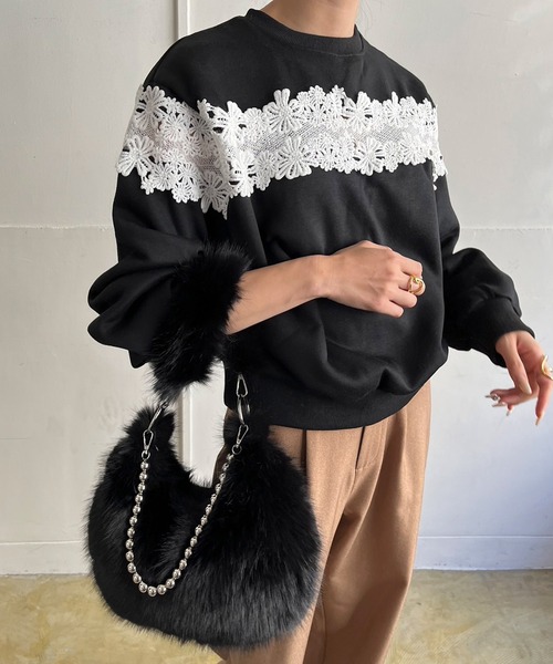 Jewelobe(ジュエローブ)の「ダブルストラップラウンドフェイクファーバッグ(クラッチバッグ・レディース・ブラック/パープル/ベージュ・FREE)」の10枚目の写真