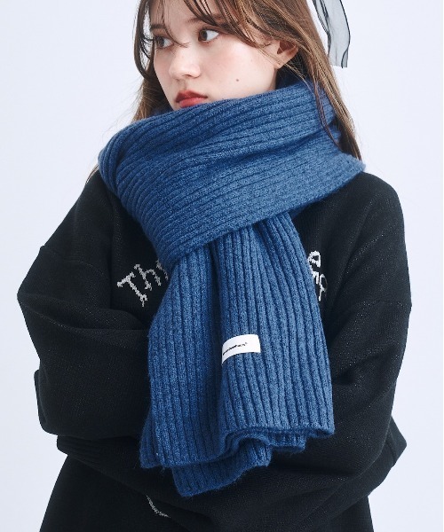17HR(セブンティーンアワーズ)の「【ユニセックス】ボリュームリブニットマフラー(マフラー・レディース・グレー/チャコールグレー/ブラウン/ブルー・FREE)」の4枚目の写真