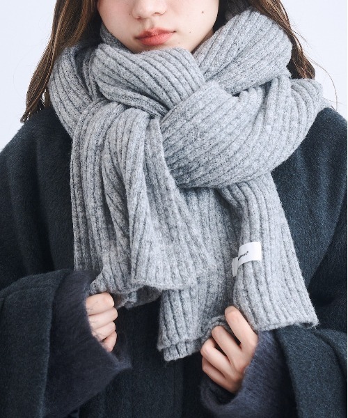 17HR(セブンティーンアワーズ)の「【ユニセックス】ボリュームリブニットマフラー(マフラー・レディース・グレー/チャコールグレー/ブラウン/ブルー・FREE)」の5枚目の写真