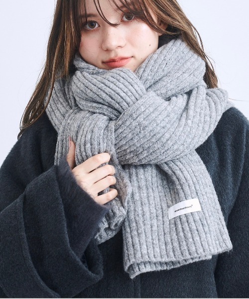 17HR(セブンティーンアワーズ)の「【ユニセックス】ボリュームリブニットマフラー(マフラー・レディース・グレー/チャコールグレー/ブラウン/ブルー・FREE)」の12枚目の写真