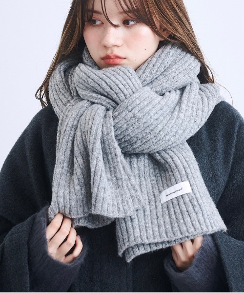 17HR(セブンティーンアワーズ)の「【ユニセックス】ボリュームリブニットマフラー(マフラー・レディース・グレー/チャコールグレー/ブラウン/ブルー・FREE)」の13枚目の写真