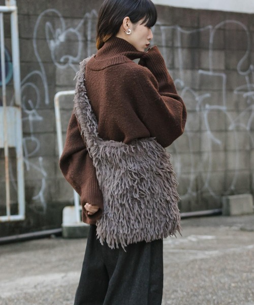 KBF(ケイビーエフ)の「ファービッグBAG(ショルダーバッグ・レディース・アイボリー/ブラウン・ONE)」の1枚目の写真