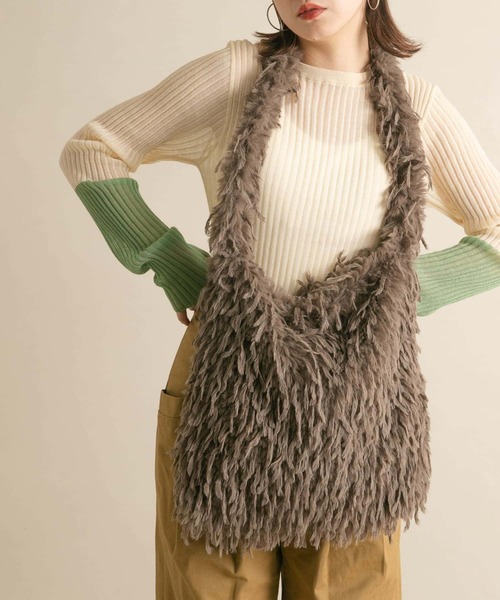 KBF(ケイビーエフ)の「ファービッグBAG(ショルダーバッグ・レディース・アイボリー/ブラウン・ONE)」の4枚目の写真