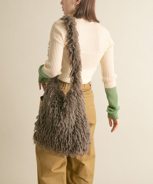 KBF(ケイビーエフ)の「ファービッグBAG(ショルダーバッグ・レディース・アイボリー/ブラウン・ONE)」の6枚目の写真