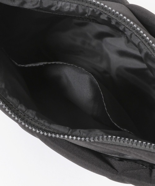 BAYFLOW(ベイフロー)の「カタオシハーフムーンショルダー(ショルダーバッグ・レディース・ブラック/ブルー/グレイッシュベージュ・FREE)」の9枚目の写真