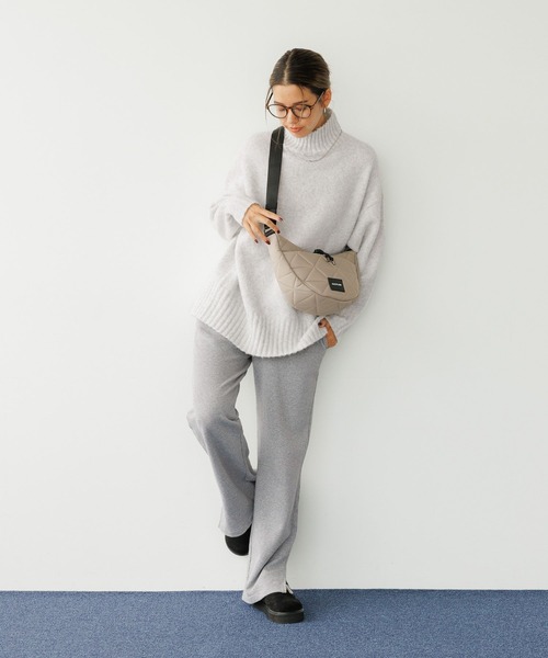 BAYFLOW(ベイフロー)の「カタオシハーフムーンショルダー(ショルダーバッグ・レディース・ブラック/ブルー/グレイッシュベージュ・FREE)」の20枚目の写真