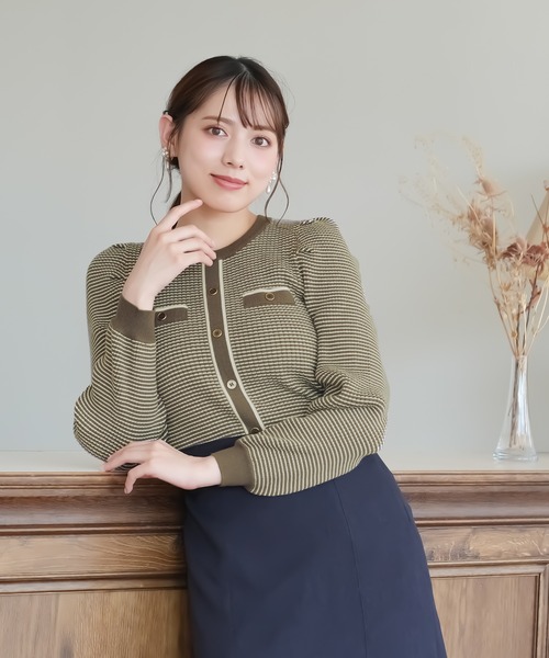 ASTORIA ODIER(アストリアオディール)の「ボーダー配色使いリブニットプルオーバー(ニット/セーター・レディース・ホワイト/チャコールグレー/ブラック/カーキ・MEDIUM/LARGE)」の2枚目の写真