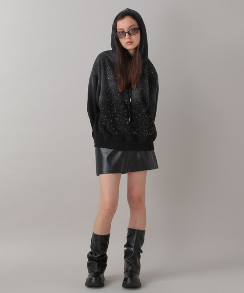 FOREVER 21（フォーエバー トゥエンティーワン）の「【2024FW】ビジューヴィンテージライクフーディー（パーカー・レディース・ブラック・FREE）」の3枚目の写真