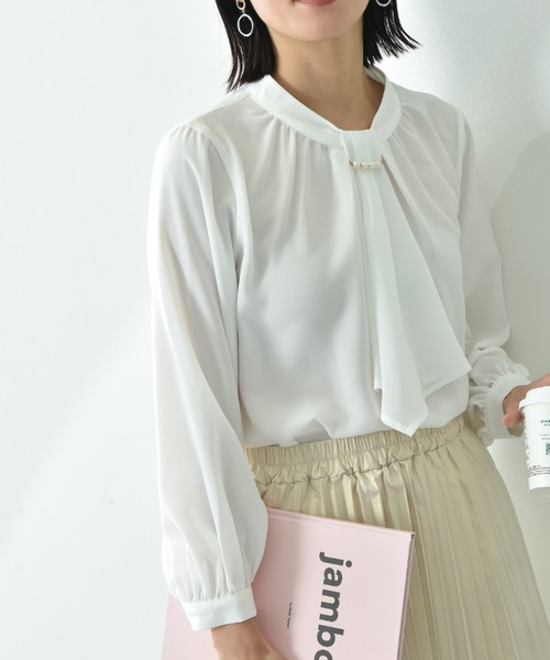 INTERPLANET(インタープラネット)の「【UVPROTECTION】モスクレープスカーフタイパール付9分袖ブラウス(シャツ/ブラウス・レディース・オフホワイト/ネイビー/グレイッシュベージュ・FREE)」の6枚目の写真