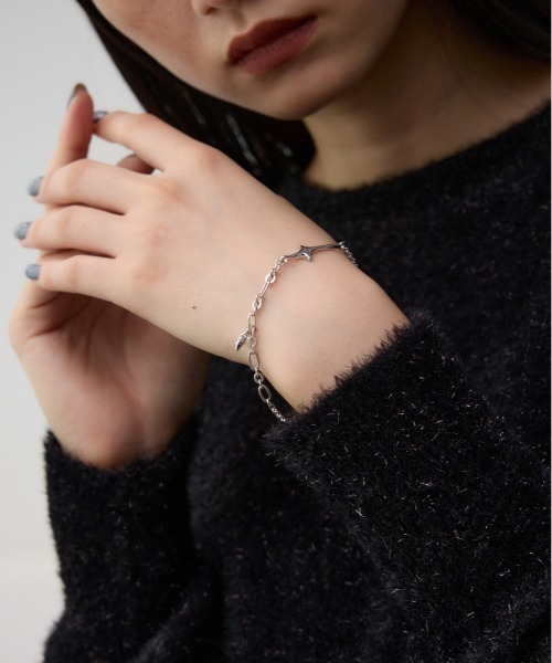 AZUL by moussy（アズールバイマウジー）の「ダイヤシェイプドブレスレット（ブレスレット・レディース・シルバー/ゴールド系その他・FREE）」の2枚目の写真