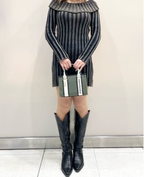 SAMANTHAVEGA(サマンサベガ)の「ロゴテープキャンバスショルダーバッグ(ミニ)(ショルダーバッグ・レディース・カーキ・FREE)」の11枚目の写真
