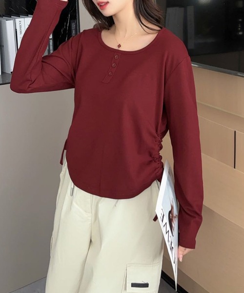 aimoha(アイモハ)の「サイドリボン付きヘンリーネックトップス(Tシャツ/カットソー・レディース・ホワイト/ワインレッド/ブラック/チョコ/カーキ/グレー・FREE)」の6枚目の写真