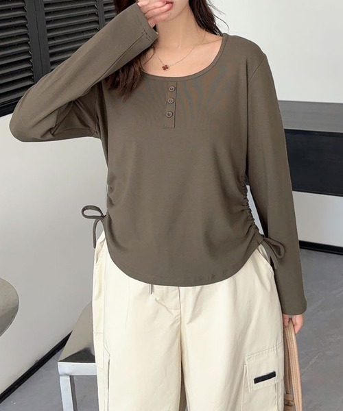 aimoha(アイモハ)の「サイドリボン付きヘンリーネックトップス(Tシャツ/カットソー・レディース・ホワイト/ワインレッド/ブラック/チョコ/カーキ/グレー・FREE)」の13枚目の写真