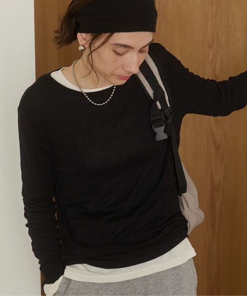 ANGIE(アンジー)の「ボートネック 長袖 シアートップス / 秋服(Tシャツ/カットソー・レディース・ベージュ/オフホワイト/チャコールグレー/ブラック/サックスブルー/ライトピンク/ライトイエロー/ライトグレー/ブラウン/ホワイト系その他2/ホワイト系その他・FREE)」の4枚目の写真
