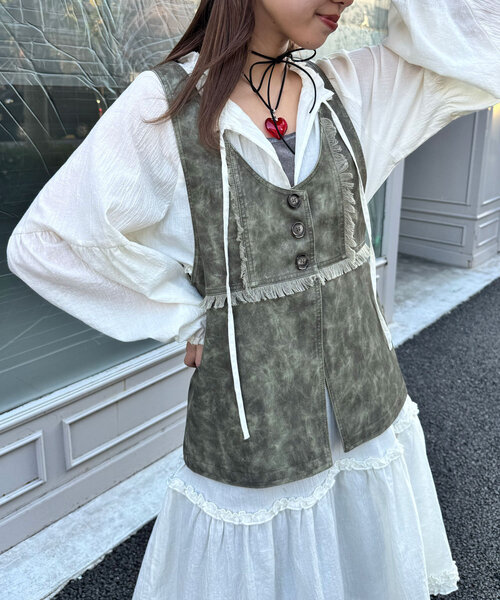 CIAOPANIC（チャオパニック）の「ビンテージライクフリンジレザーベスト（ベスト・レディース・ブラウン/カーキ・ONE SIZE）」の2枚目の写真