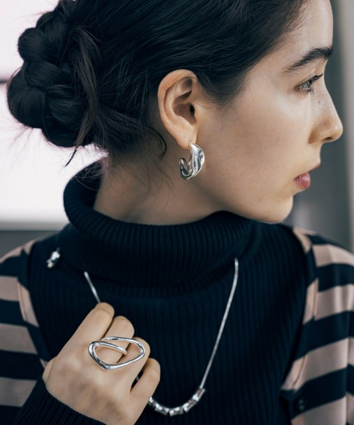 Nothing And Others(ナッシングアンドアザーズ)の「「Nothing And Others/ナッシングアンドアザーズ」Nuance Curve Pierce(ピアス(両耳用)・レディース・シルバー・FREE)」の3枚目の写真