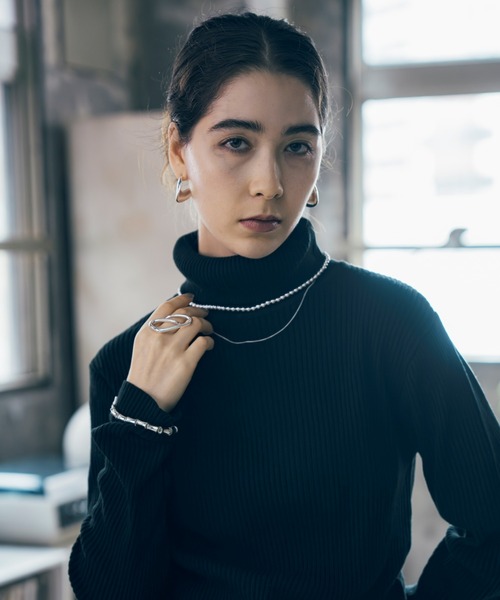 Nothing And Others(ナッシングアンドアザーズ)の「「Nothing And Others/ナッシングアンドアザーズ」Nuance Curve Pierce(ピアス(両耳用)・レディース・シルバー・FREE)」の4枚目の写真