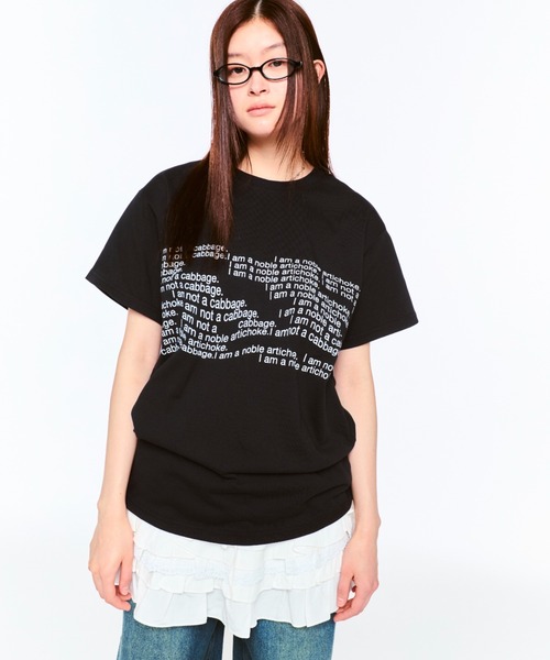 FEKETE（フェケテ）の「LETTERING TEE / レタリンググラフィックTシャツ（Tシャツ/カットソー・レディース・ブラック/ライトブルー・SMALL/MEDIUM/LARGE）」の18枚目の写真