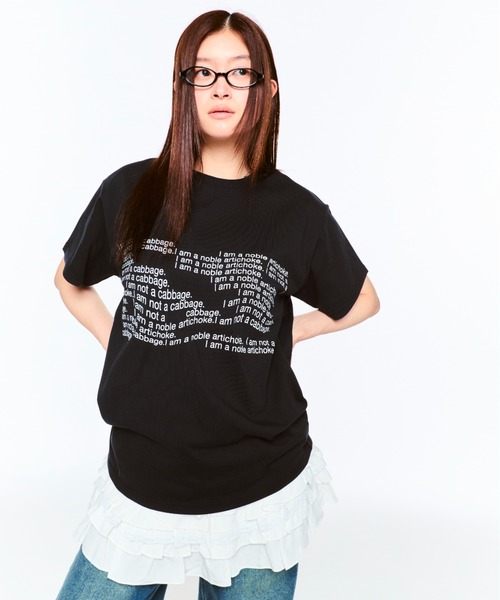 FEKETE（フェケテ）の「LETTERING TEE / レタリンググラフィックTシャツ（Tシャツ/カットソー・レディース・ブラック/ライトブルー・SMALL/MEDIUM/LARGE）」の20枚目の写真