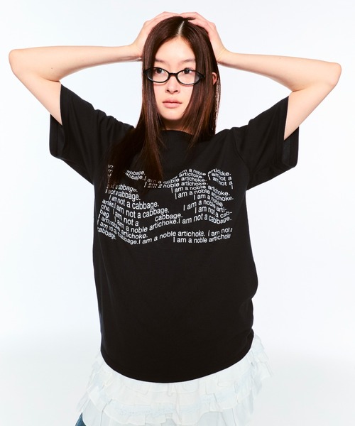 FEKETE（フェケテ）の「LETTERING TEE / レタリンググラフィックTシャツ（Tシャツ/カットソー・レディース・ブラック/ライトブルー・SMALL/MEDIUM/LARGE）」の21枚目の写真