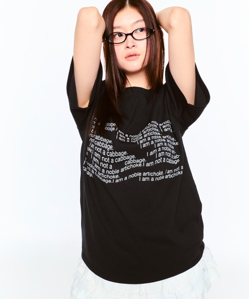 FEKETE（フェケテ）の「LETTERING TEE / レタリンググラフィックTシャツ（Tシャツ/カットソー・レディース・ブラック/ライトブルー・SMALL/MEDIUM/LARGE）」の19枚目の写真