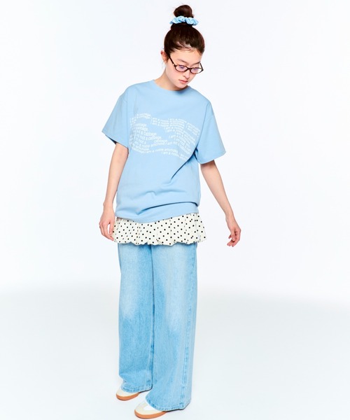 FEKETE（フェケテ）の「LETTERING TEE / レタリンググラフィックTシャツ（Tシャツ/カットソー・レディース・ブラック/ライトブルー・SMALL/MEDIUM/LARGE）」の14枚目の写真