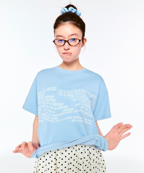 FEKETE（フェケテ）の「LETTERING TEE / レタリンググラフィックTシャツ（Tシャツ/カットソー・レディース・ブラック/ライトブルー・SMALL/MEDIUM/LARGE）」の6枚目の写真