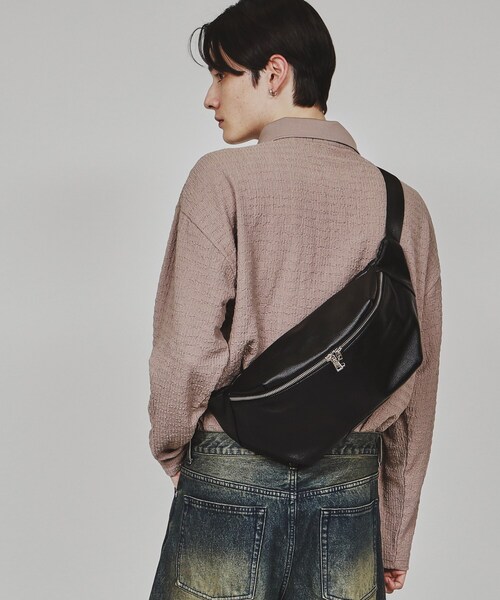 tk.TAKEO KIKUCHI（ティーケータケオキクチ）の「◆BIGウエストバッグ（ボディバッグ/ウエストポーチ・メンズ・ブラック/ダークブラウン/ネイビー・00）」の4枚目の写真