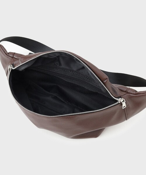 tk.TAKEO KIKUCHI（ティーケータケオキクチ）の「◆BIGウエストバッグ（ボディバッグ/ウエストポーチ・メンズ・ブラック/ダークブラウン/ネイビー・00）」の16枚目の写真