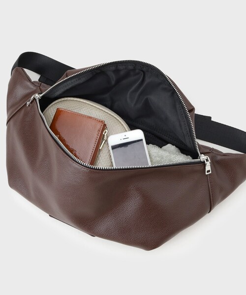 tk.TAKEO KIKUCHI（ティーケータケオキクチ）の「◆BIGウエストバッグ（ボディバッグ/ウエストポーチ・メンズ・ブラック/ダークブラウン/ネイビー・00）」の19枚目の写真