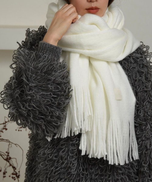 Amiur（エミレ）の「mink touch muffler / ミンクタッチマフラー（マフラー・レディース・アイボリー/ベージュ/チャコール・FREE）」の8枚目の写真