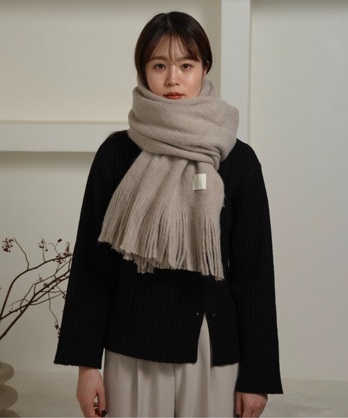 Amiur（エミレ）の「mink touch muffler / ミンクタッチマフラー（マフラー・レディース・アイボリー/ベージュ/チャコール・FREE）」の6枚目の写真