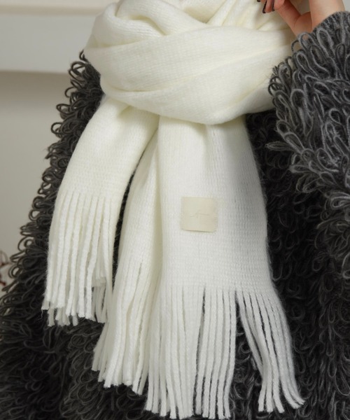 Amiur（エミレ）の「mink touch muffler / ミンクタッチマフラー（マフラー・レディース・アイボリー/ベージュ/チャコール・FREE）」の9枚目の写真