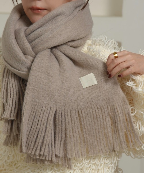 Amiur（エミレ）の「mink touch muffler / ミンクタッチマフラー（マフラー・レディース・アイボリー/ベージュ/チャコール・FREE）」の7枚目の写真