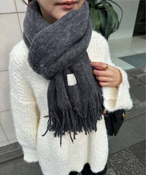 Amiur（エミレ）の「mink touch muffler / ミンクタッチマフラー（マフラー・レディース・アイボリー/ベージュ/チャコール・FREE）」の11枚目の写真