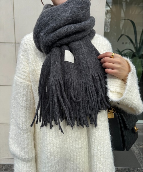 Amiur（エミレ）の「mink touch muffler / ミンクタッチマフラー（マフラー・レディース・アイボリー/ベージュ/チャコール・FREE）」の12枚目の写真